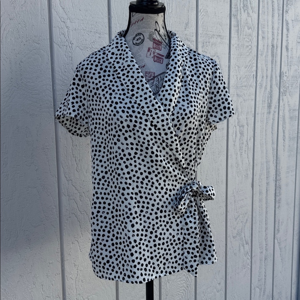 Adrianna Papell Black & White Wrap Blouse – Size Small – NWT